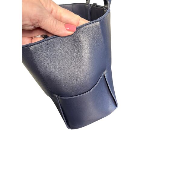 Bottega Veneta Small Arco Intrecciato Leather Tote in Cruise - Picture 6 of 16